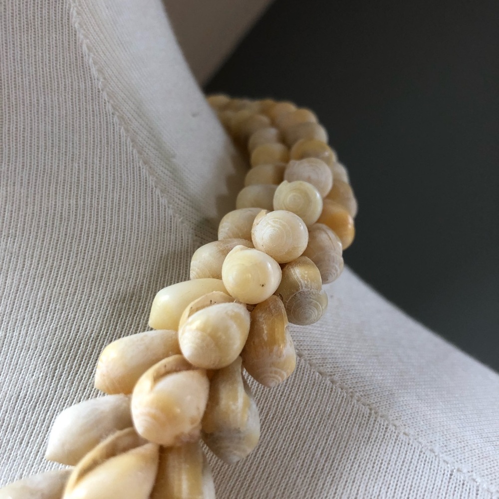 Raratonga Pupu Woven Shell Tahitian Lei Necklace - Picture 6 of 16